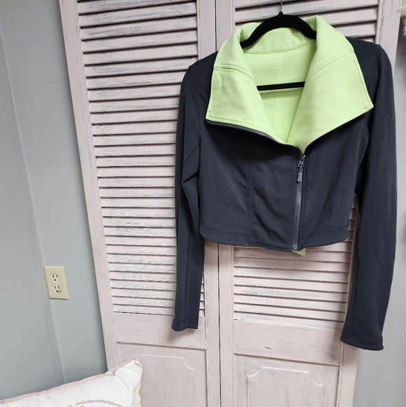 Lululemon Cropped Jacket - Picture 1 of 3